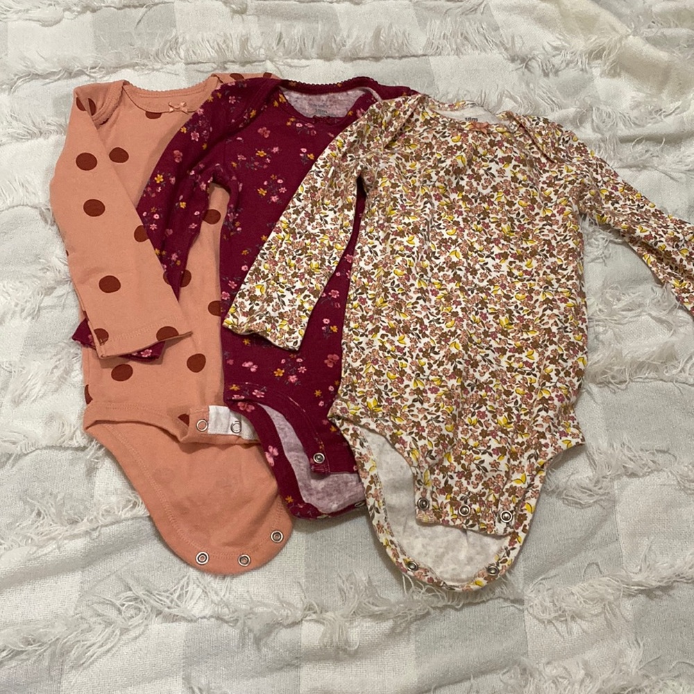 Bundle of 3 onesies